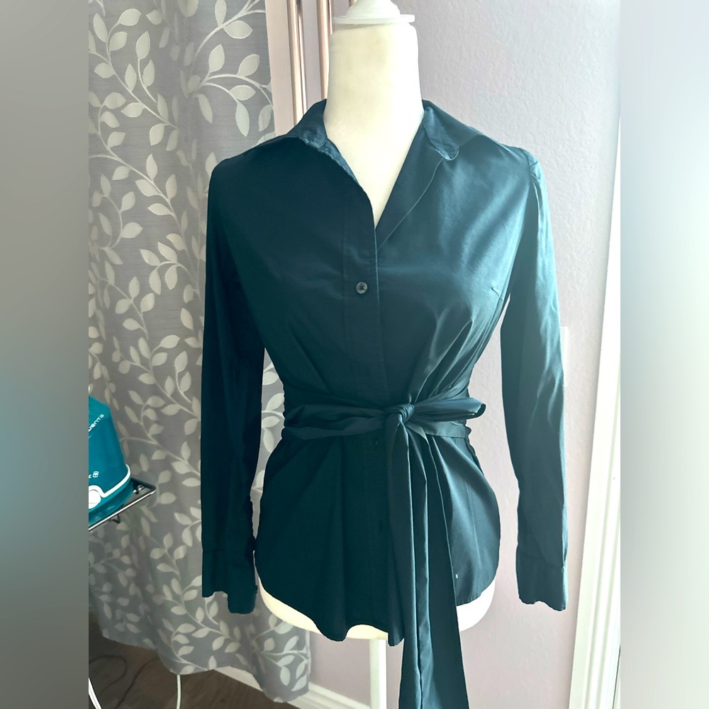 black button up shirt with bow tie belt banana republic size XS stretch